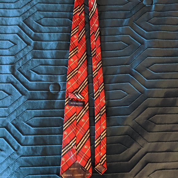 100% Silk Handmade Burberry Necktie - Picture 3 of 7
